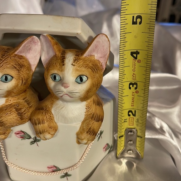 Ceramic MANN Music Box plays “Memories”from Cats. - Picture 8 of 9
